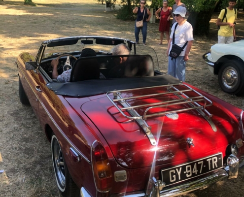 Guinguette et belles voitures